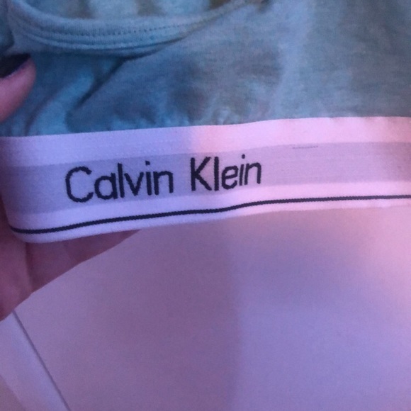 COPY - Calvin Klein sports bra - Picture 2 of 6